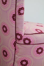 Load image into Gallery viewer, Pink deep button chair