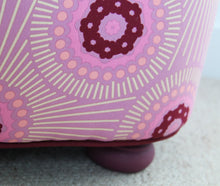 Load image into Gallery viewer, Pink deep button chair