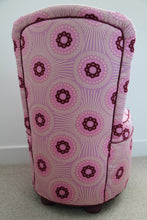 Load image into Gallery viewer, Pink deep button chair