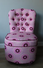 Load image into Gallery viewer, Pink deep button chair